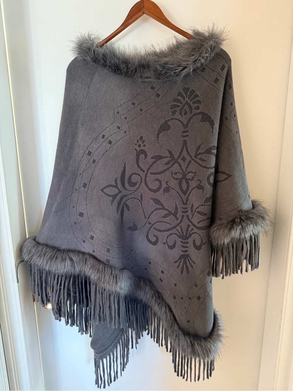 Charcoal Grey Faux Fur Trim Poncho Cape Fringe Boho Western Après Ski